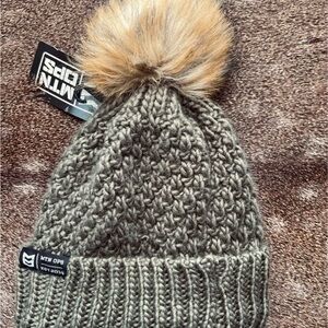 Women’s MTN OPS Knit Beanie with Pom - olive and Tan